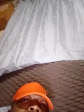 Pussyfucker377 网络视讯表演