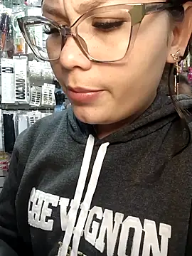 Chat +18 de Vale_Saenzz ao vivo