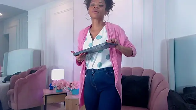 ChantalGarner's Live XXX Chat