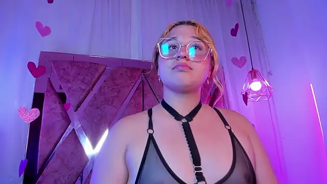 shantal_cooper_'s Live XXX Chat