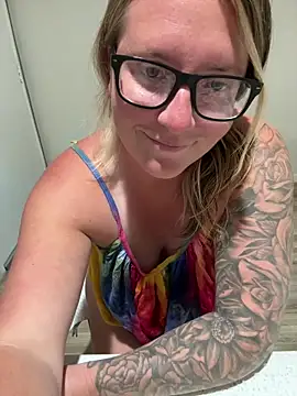 Pokazy przed kamerką – _ElizabethLove_