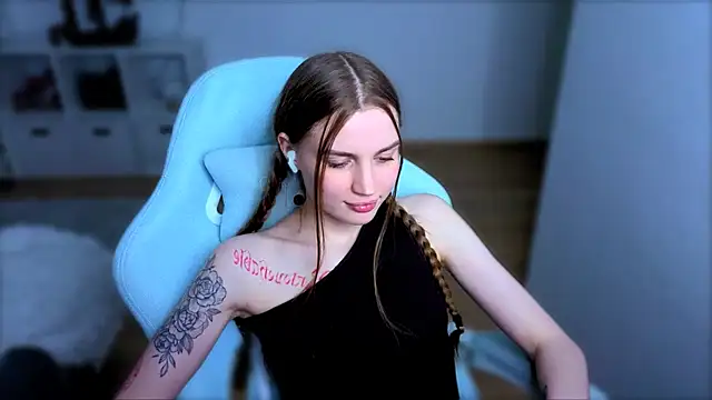 StellaLawless: онлайн-секс-чат