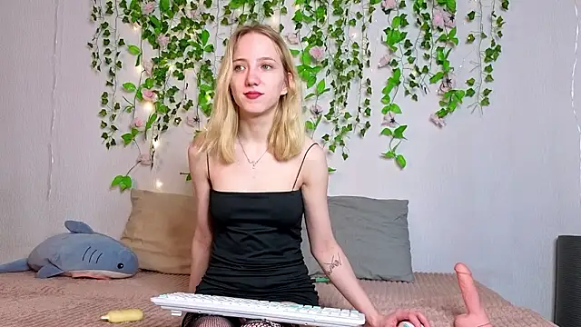 EmmaNovak 即時 XXX 聊天