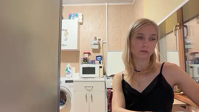 AngelJeni élő XXX-chatje