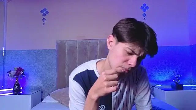 Derek_Sinn live XXX chat