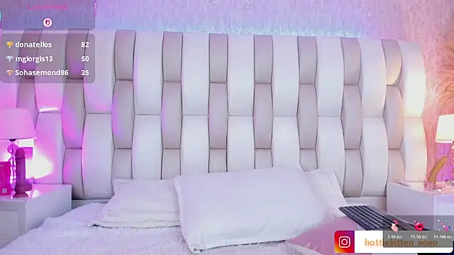 Viollet_xoxo's Live XXX Chat