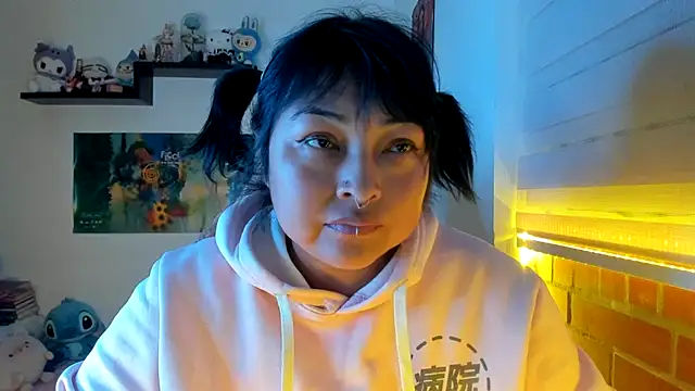 XXX chat uživo modela Shaddycute_