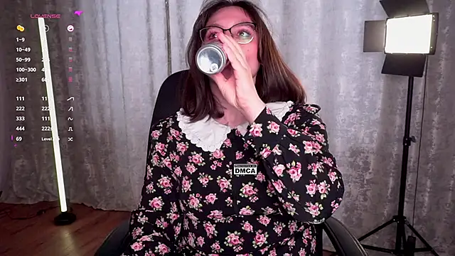 Hoot_owl_cb Adlı Modelin Web Kamerası Şovu