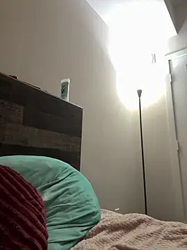 makeherfeelg: διαδικτυακό σόου στην κάμερα