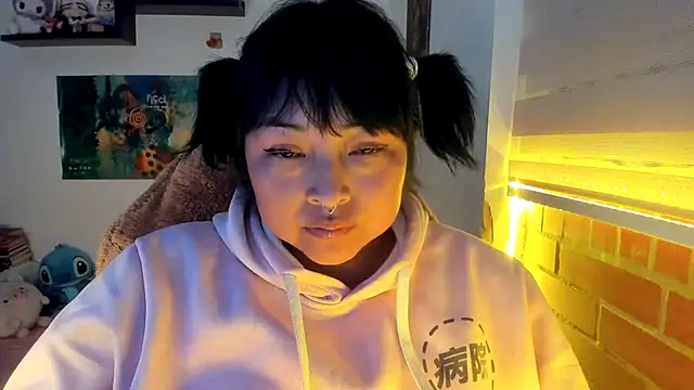 Shaddycute_ Adlı Modelin Canlı XXX Sohbeti