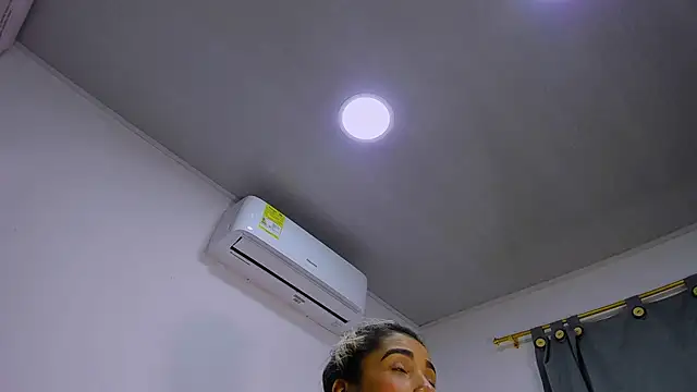 vennuss19 লাইভ XXX চ্যাট