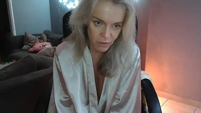 Онлайн чат XXX LadyMissNipsnLips