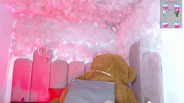 puca_ebony: διαδικτυακό σόου στην κάμερα