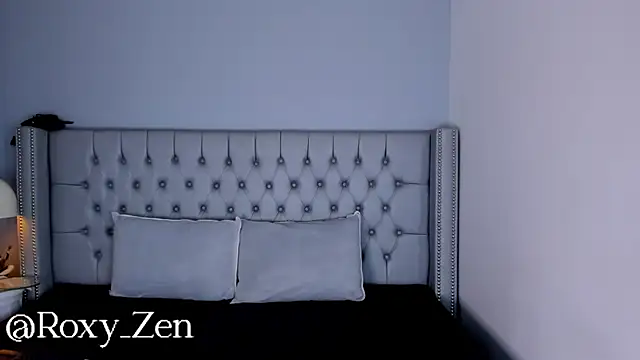 XXX chat uživo modela roxy_zen