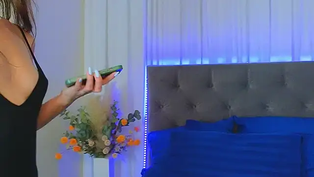 Ariana_Petite Adlı Modelin Canlı XXX Sohbeti