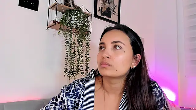 aisha_es 在線直播表演