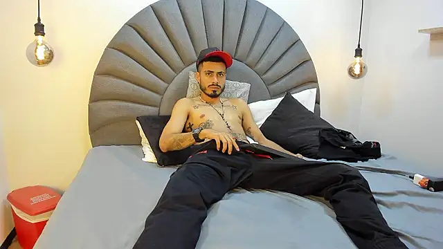 MatthewCullen Live XXX-chat