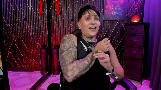 ZhoeStrong 라이브 XXX 채팅