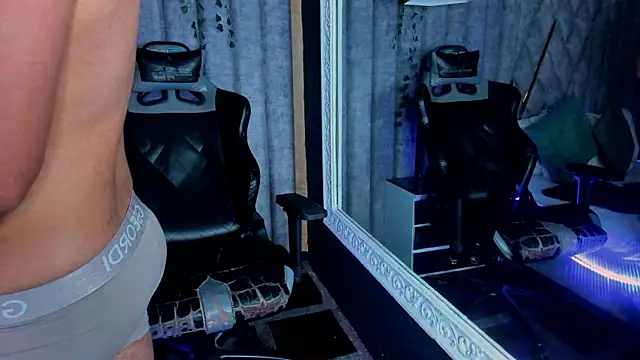 AronGarcia webcam show