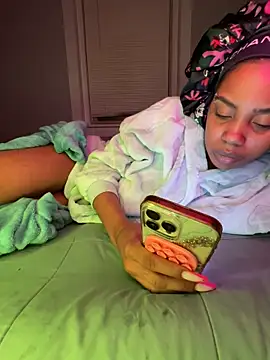 TheRealOshunQueen élő XXX-chatje