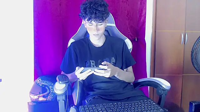 Chat XXX en directo de Johnny_cagee_