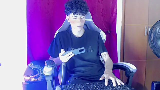 Johnny_cagee_ – Naživo XXX chat