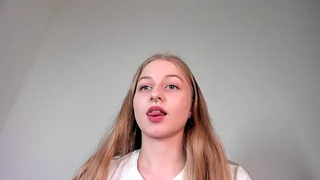 MiaMews' Live XXX Chat