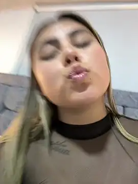 MeganCrow Chat XXX in diretta