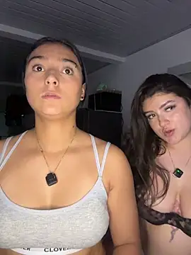 nicolexxaleja: διαδικτυακό σόου στην κάμερα