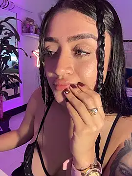 lucianaroy live XXX chat