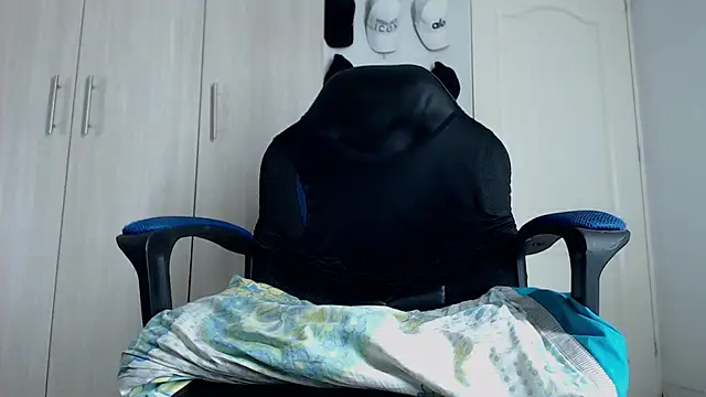 Nash_fit18: διαδικτυακό σόου στην κάμερα