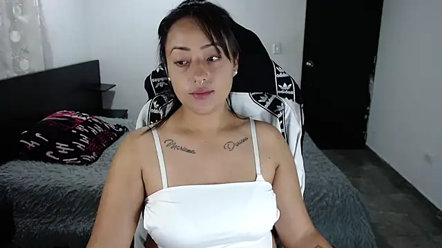 Chat +18 de jjulietha95 ao vivo
