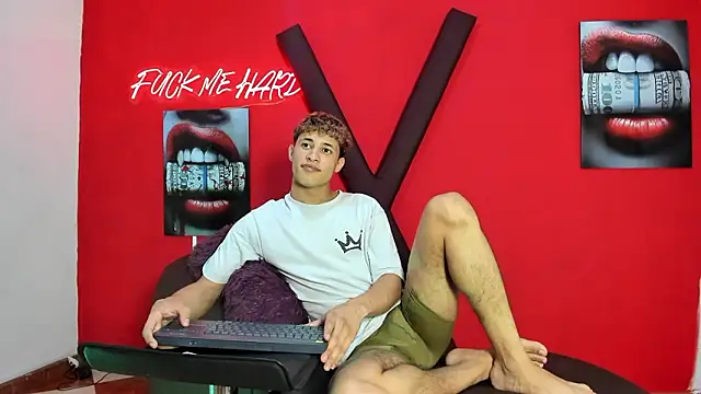 YOUNG_GUYS1 Adlı Modelin Web Kamerası Şovu