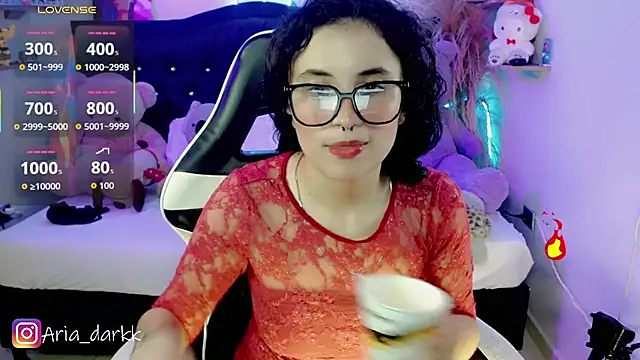 AriaDark Adlı Modelin Canlı XXX Sohbeti