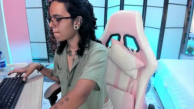 Czat XXX na żywo – Julianne_7