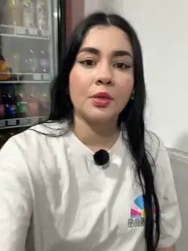 Roxy_rousse01 Adlı Modelin Canlı XXX Sohbeti