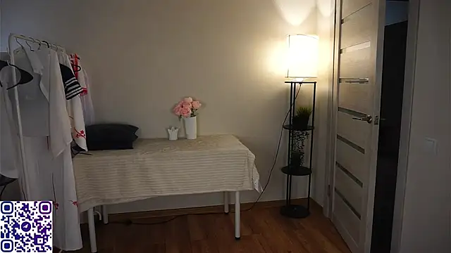 Chat XXX en directo de EleanoreMonts