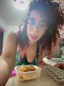 Woo_isDaphne webkamerás műsora