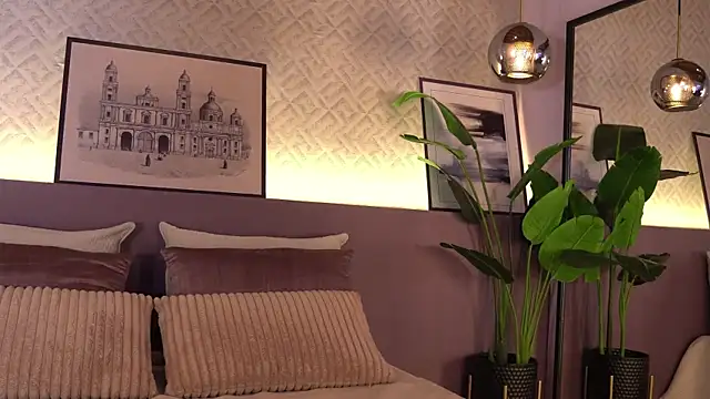 ElleDiane Chat XXX live