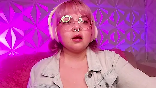 Pertunjukan Kamera Web Satyn_doll