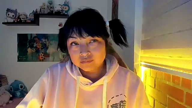 Shaddycute_ – Naživo XXX chat