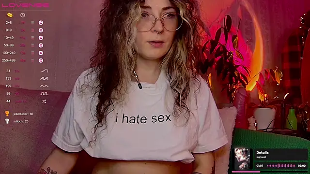 Chat XXX en directo de IttyKitty