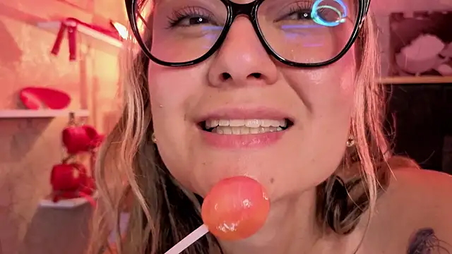 Im-Lola: διαδικτυακό σόου στην κάμερα