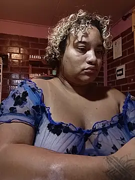 Chat +18 de Hilarybunnyy ao vivo