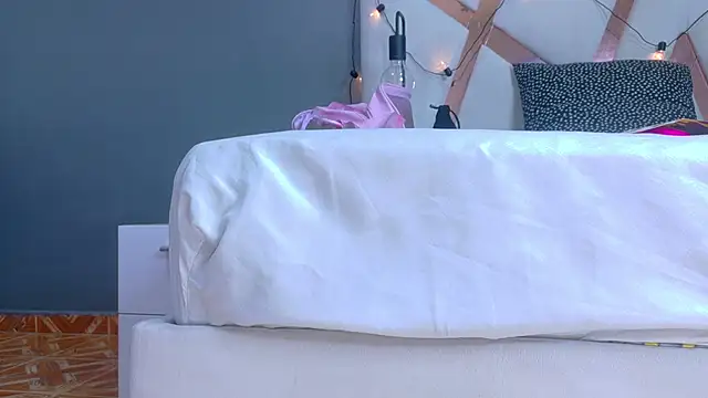 RiriiBrunette__ Chat XXX live