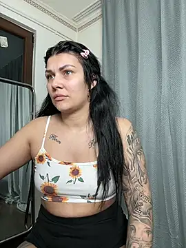 MiaKiittyy Chat XXX live