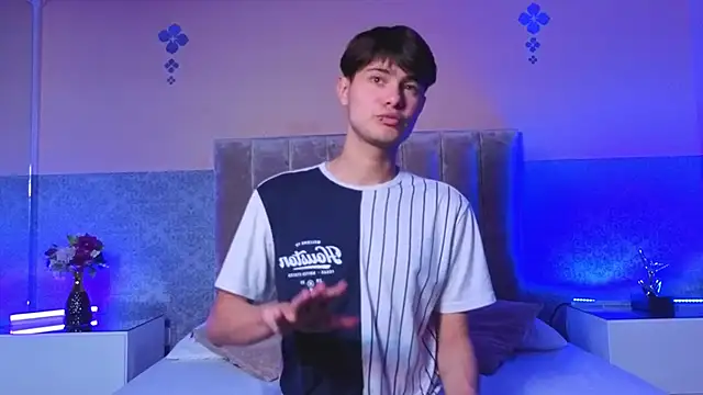 Chatroom XXX en direct de Derek_Sinn