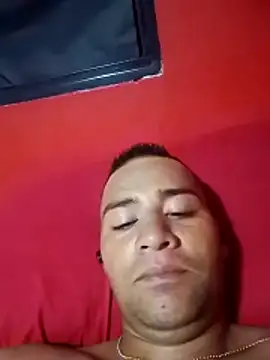 Pertunjukan Kamera Web REYANIER