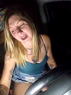 SheIsSomething live XXX chat