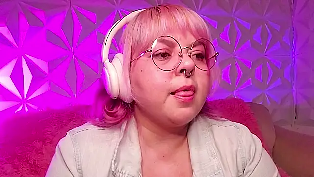 Chat +18 de Satyn_doll ao vivo